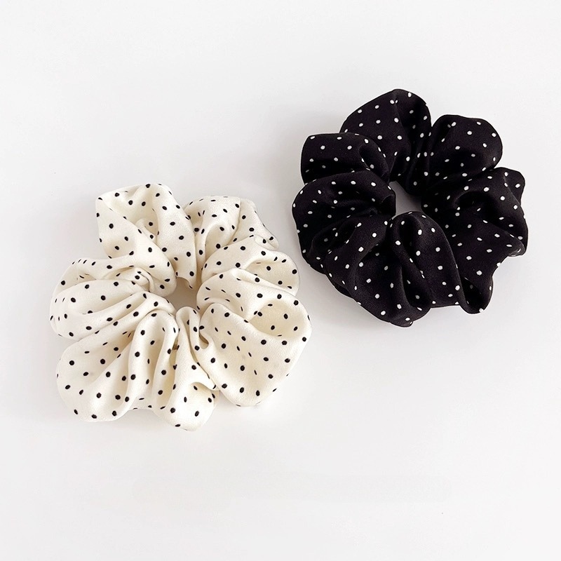 Scrunchie Satin Set - 2er-Set Elegante Haargummis: Minimalistische Kunstseide Scrunchies