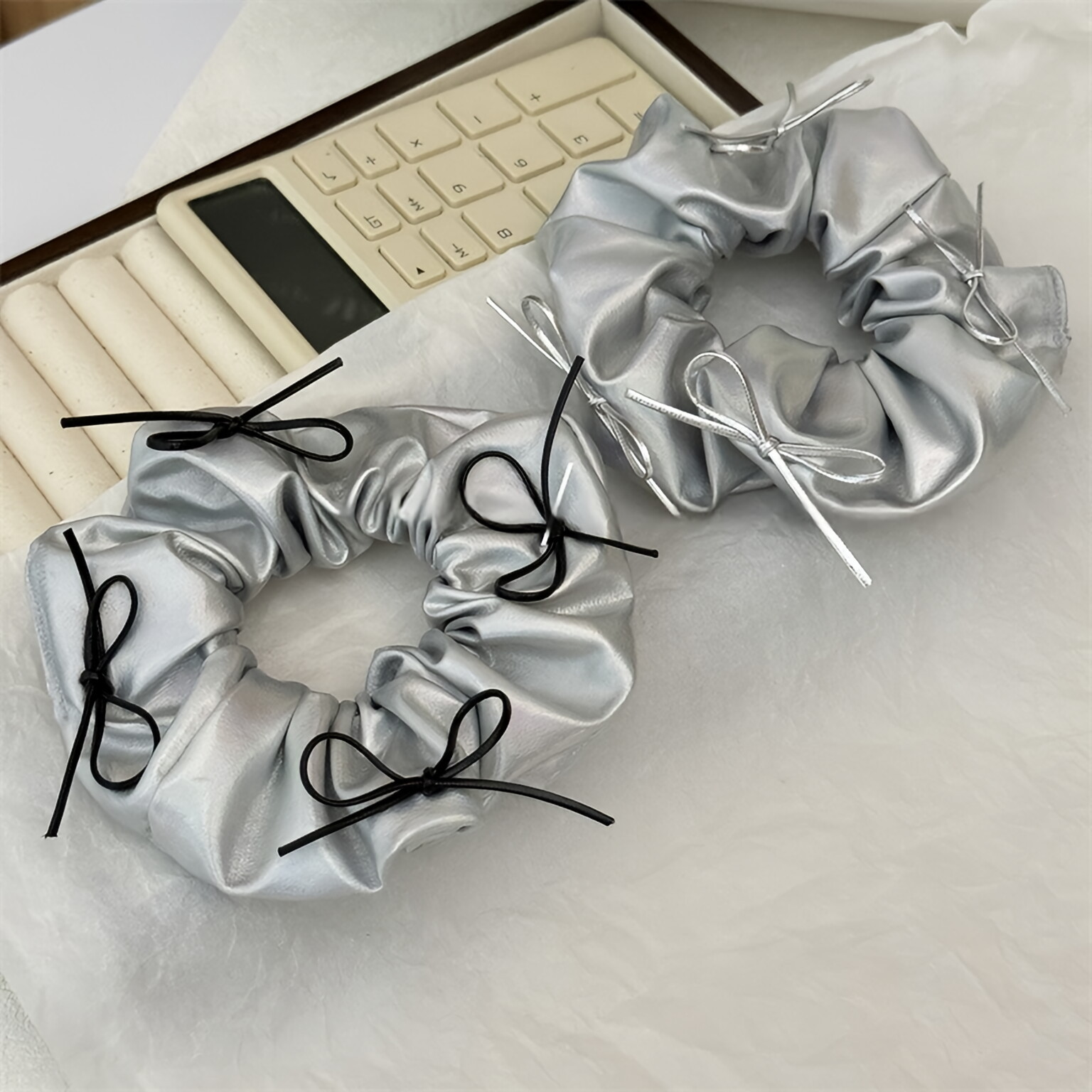 Silberne Kunstleder-Schleife,  – Hair Tie Velvet Bewertung und Preis
